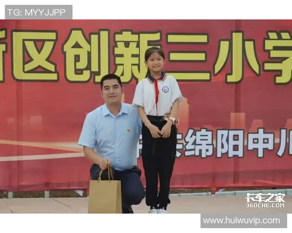 足球球星用爱心手势传递温暖与关怀成全球关注焦点