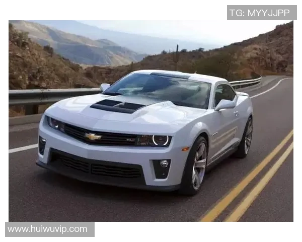 足球球星穿着MG跑车展现个性魅力 打造奢华运动风尚